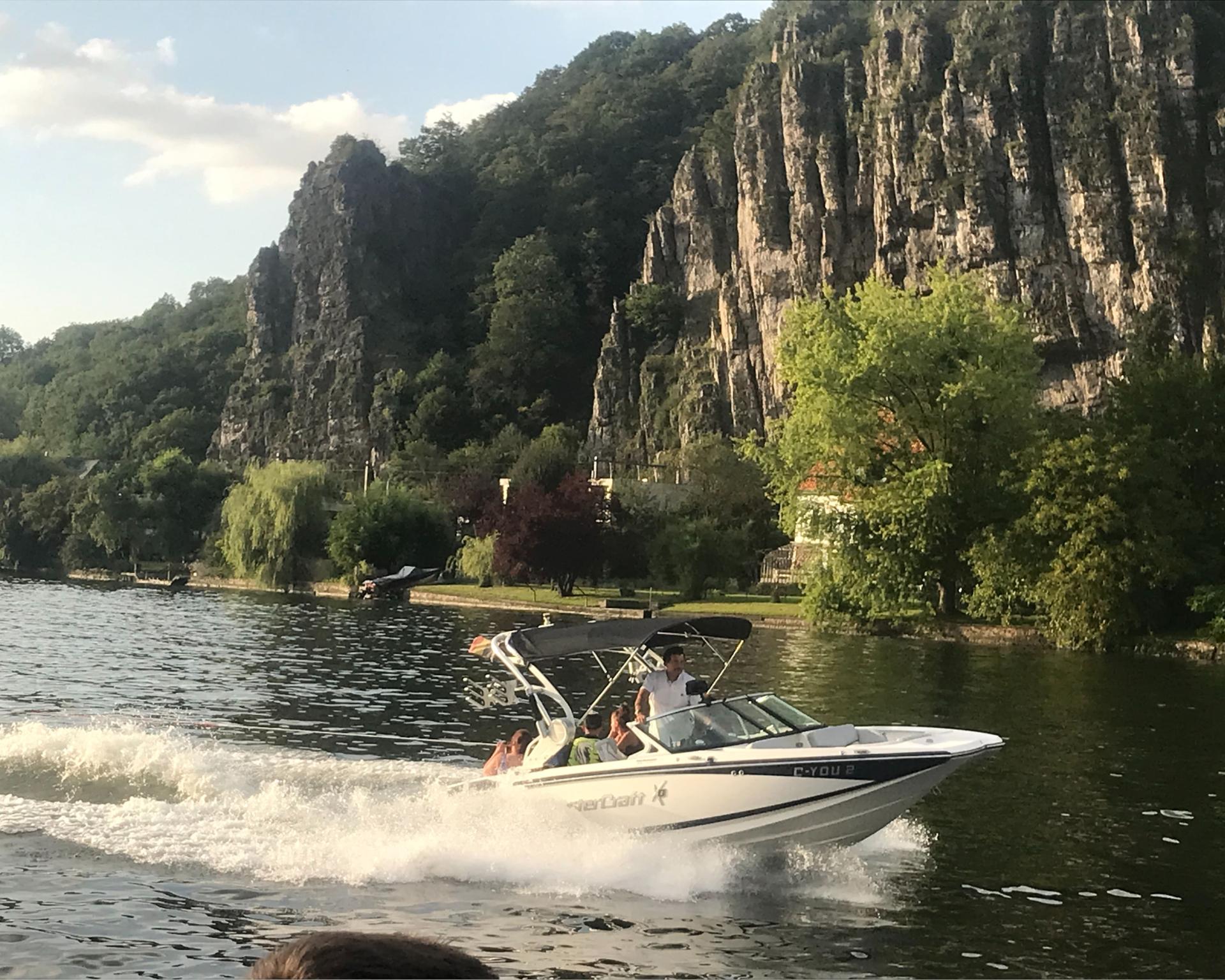 H la meuse romantique gite sur un bateau neviau ski 1